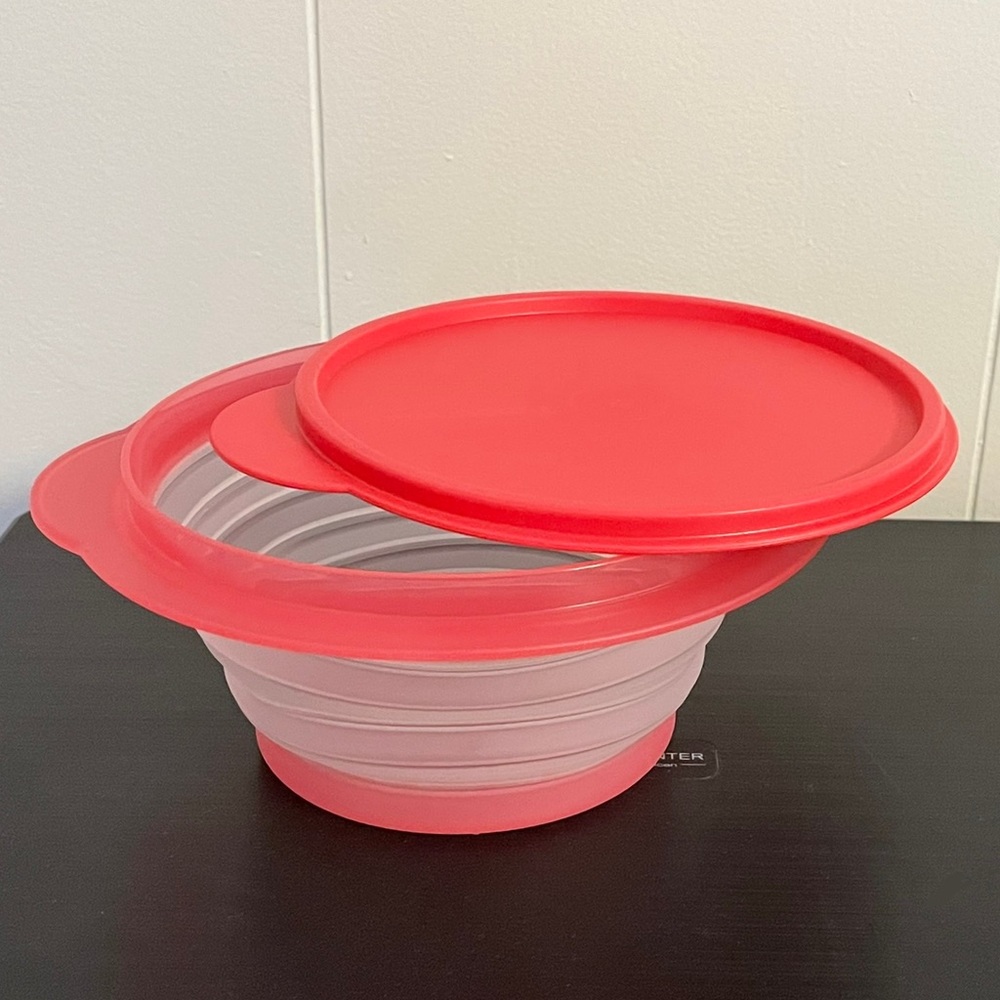 Tupperware flat out 3cup/700 mL storage container